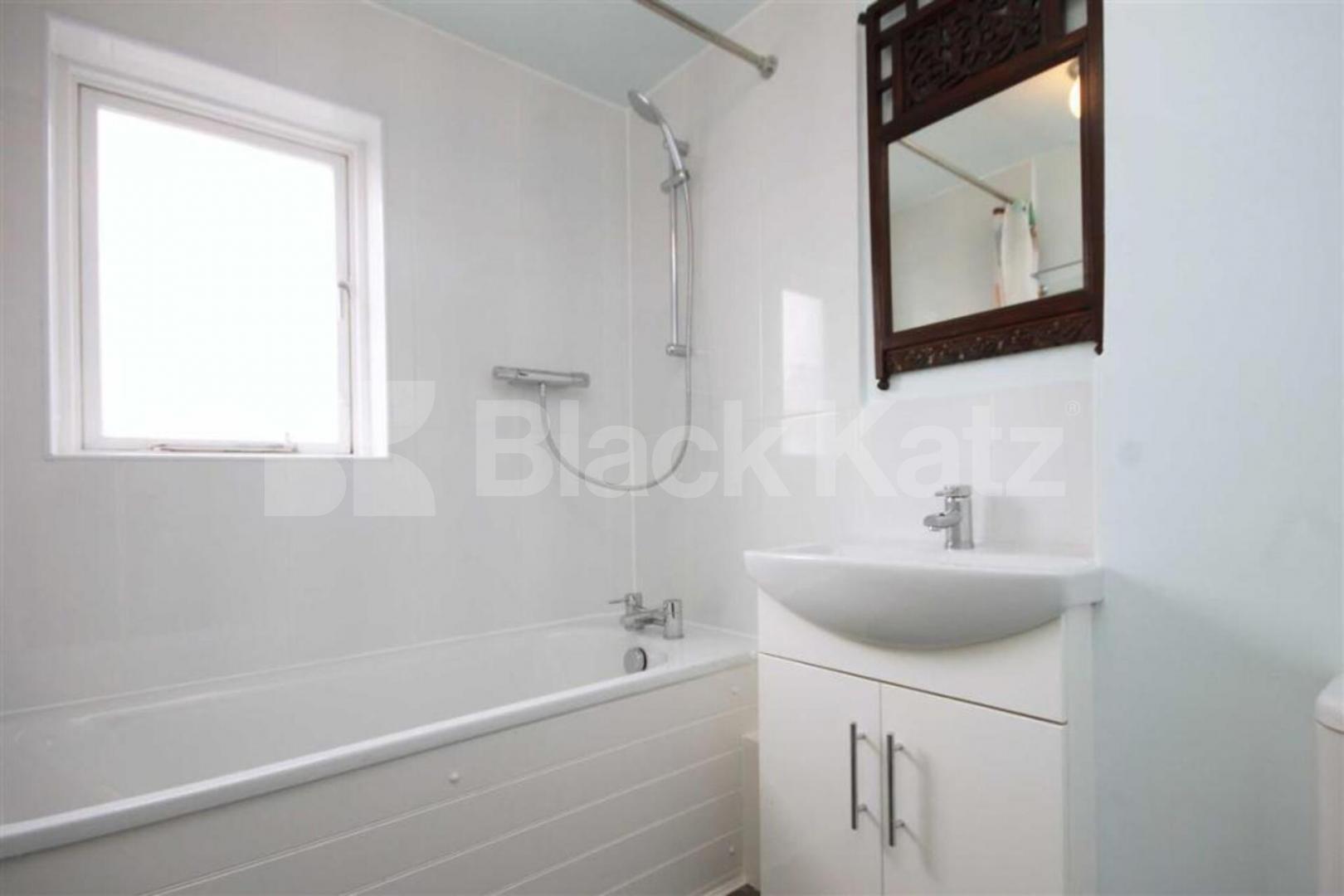 Spacious 3-Bedroom Flat in Vibrant East London Location – Chicksand Street, E1 Chicksand Street, Whitechapel