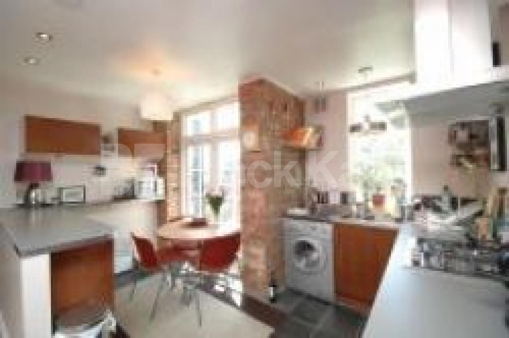 			VIEWING HIGHLY RECOMMENDED!!!, 1 Bedroom, 1 bath, 1 reception Flat			 Holly Lodge Mansions,Oakeshott ave, HIGHGATE N6
