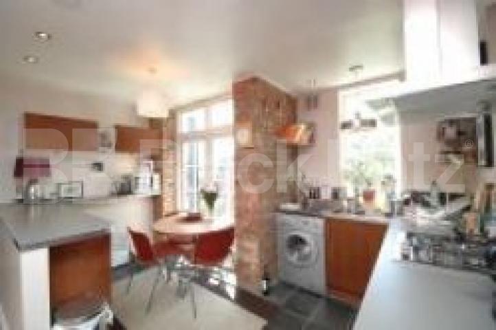 			VIEWING HIGHLY RECOMMENDED!!!, 1 Bedroom, 1 bath, 1 reception Flat			 Holly Lodge Mansions,Oakeshott ave, HIGHGATE N6