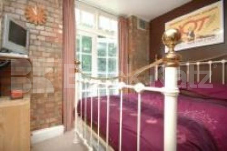 			VIEWING HIGHLY RECOMMENDED!!!, 1 Bedroom, 1 bath, 1 reception Flat			 Holly Lodge Mansions,Oakeshott ave, HIGHGATE N6