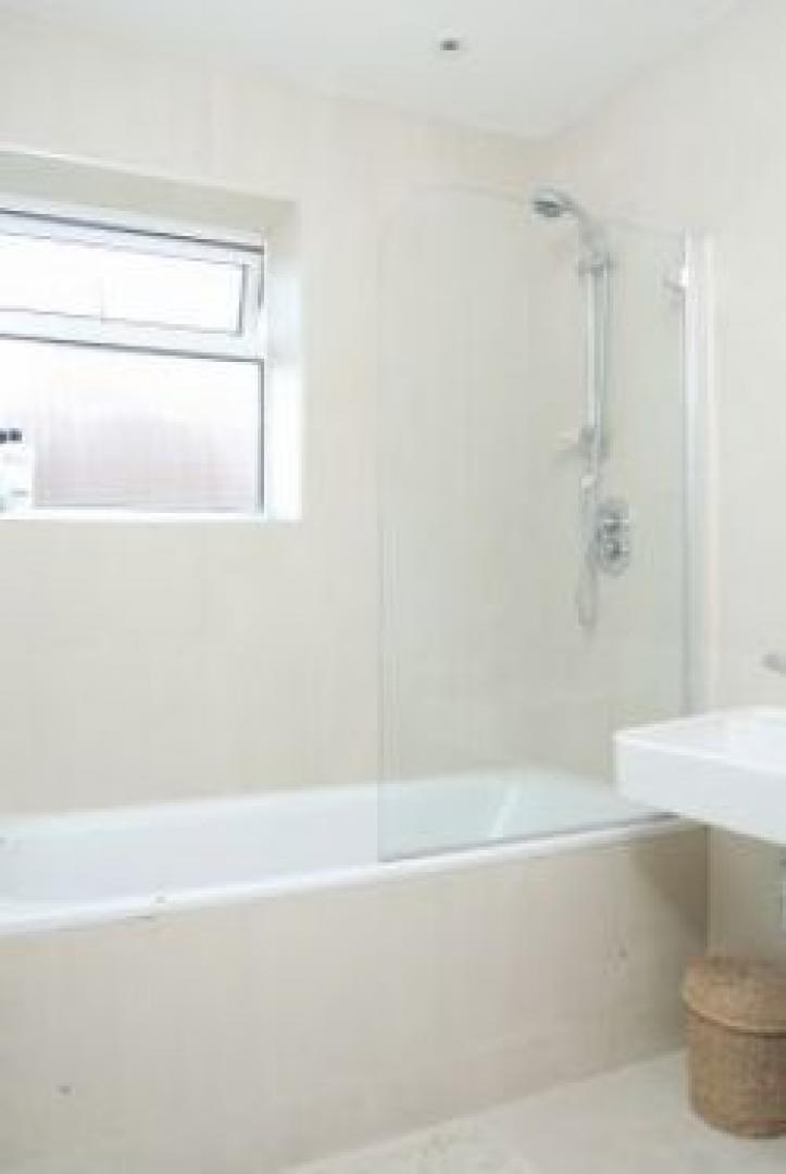 			3 Bedroom, 1 bath, 1 reception Flat			 Compton Road, KENSAL GREEN