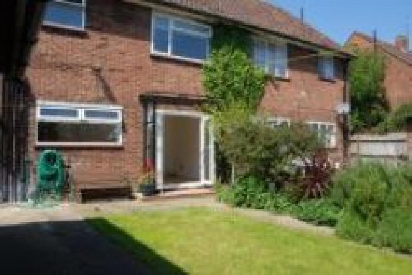 			3 Bedroom, 1 bath, 1 reception Flat			 Compton Road, KENSAL GREEN