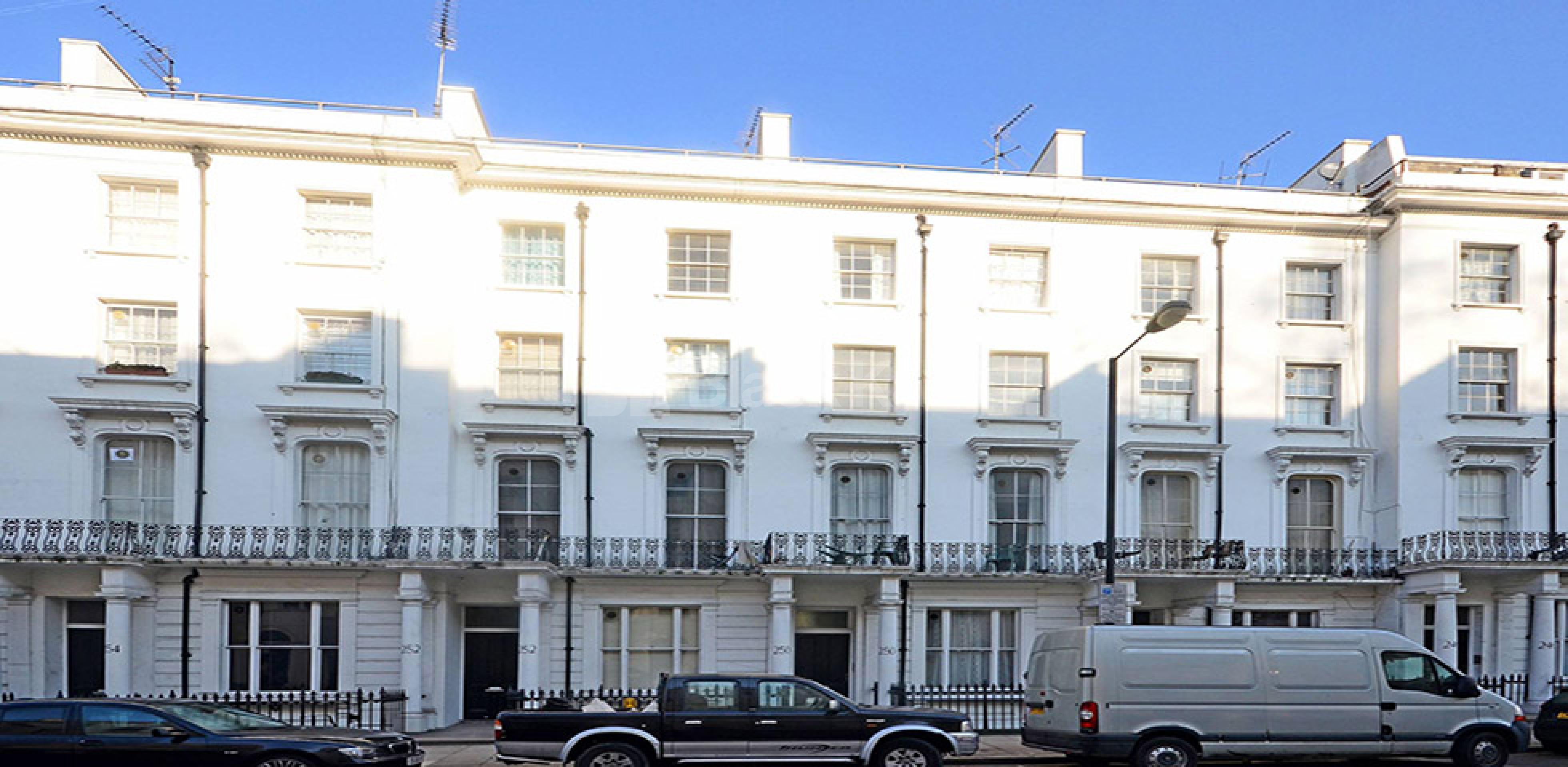 			NEW INSTRUCTION!, 1 Bedroom, 1 bath, 1 reception Flat			 Gloucester Terrace, BAYSWATER W2