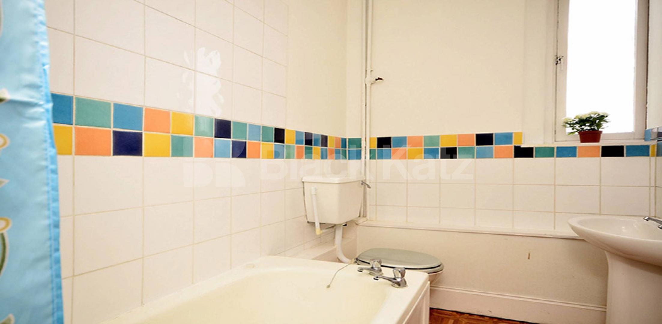 			NEW INSTRUCTION!, 1 Bedroom, 1 bath, 1 reception Flat			 Gloucester Terrace, BAYSWATER