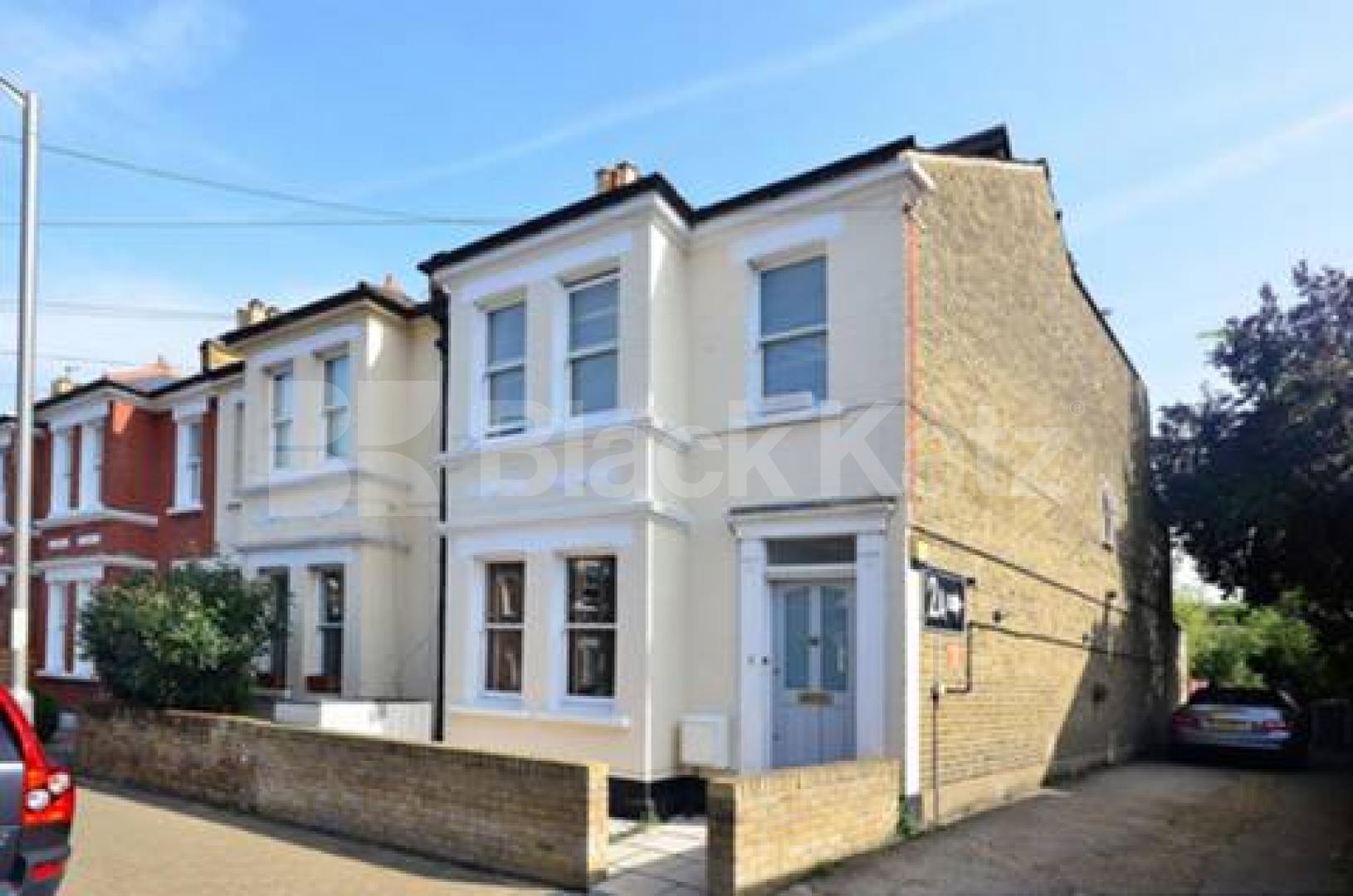 			UNDER OFFER , 3 Bedroom, 1 bath, 1 reception Apartment			 Merivale Road, Putney