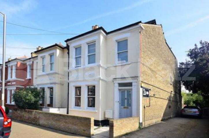 			UNDER OFFER , 3 Bedroom, 1 bath, 1 reception Apartment			 Merivale Road, Putney