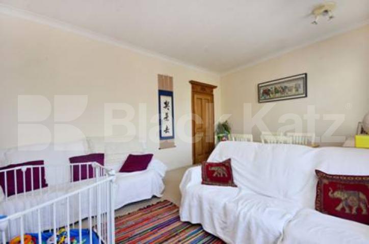 			UNDER OFFER , 3 Bedroom, 1 bath, 1 reception Apartment			 Merivale Road, Putney