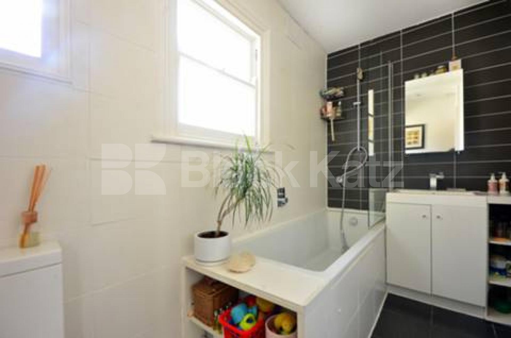 			UNDER OFFER , 3 Bedroom, 1 bath, 1 reception Apartment			 Merivale Road, Putney