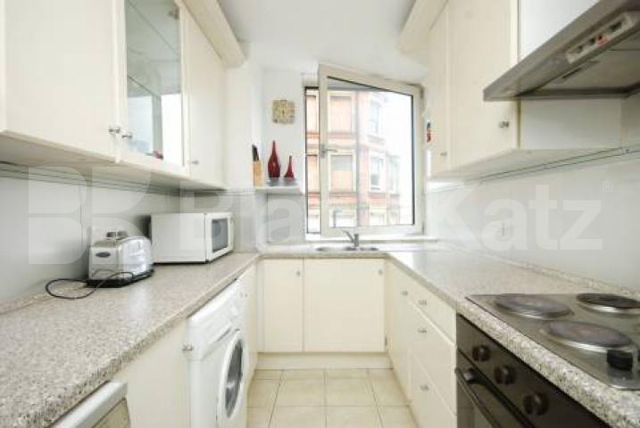 			MINUTES TO HYDE PARK!, 3 Bedroom, 1 bath, 1 reception Flat			 Moscow Road, QUEENSWAY