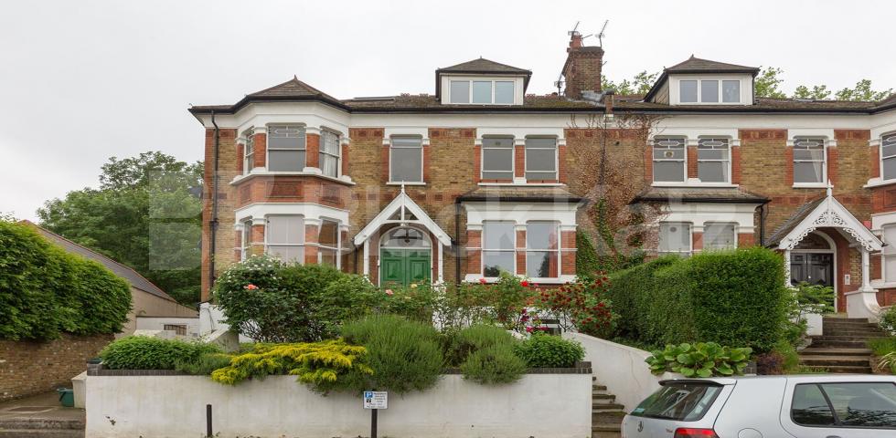 Fantastic spacious two bed with a modern kitchen and bathroom mins to broadway Christchurch Road, Crouch End