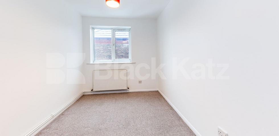 			Off Street Parking, 2 Bedroom, 1 bath, 1 reception Flat			 Caroline Close, MUSWELL HILL