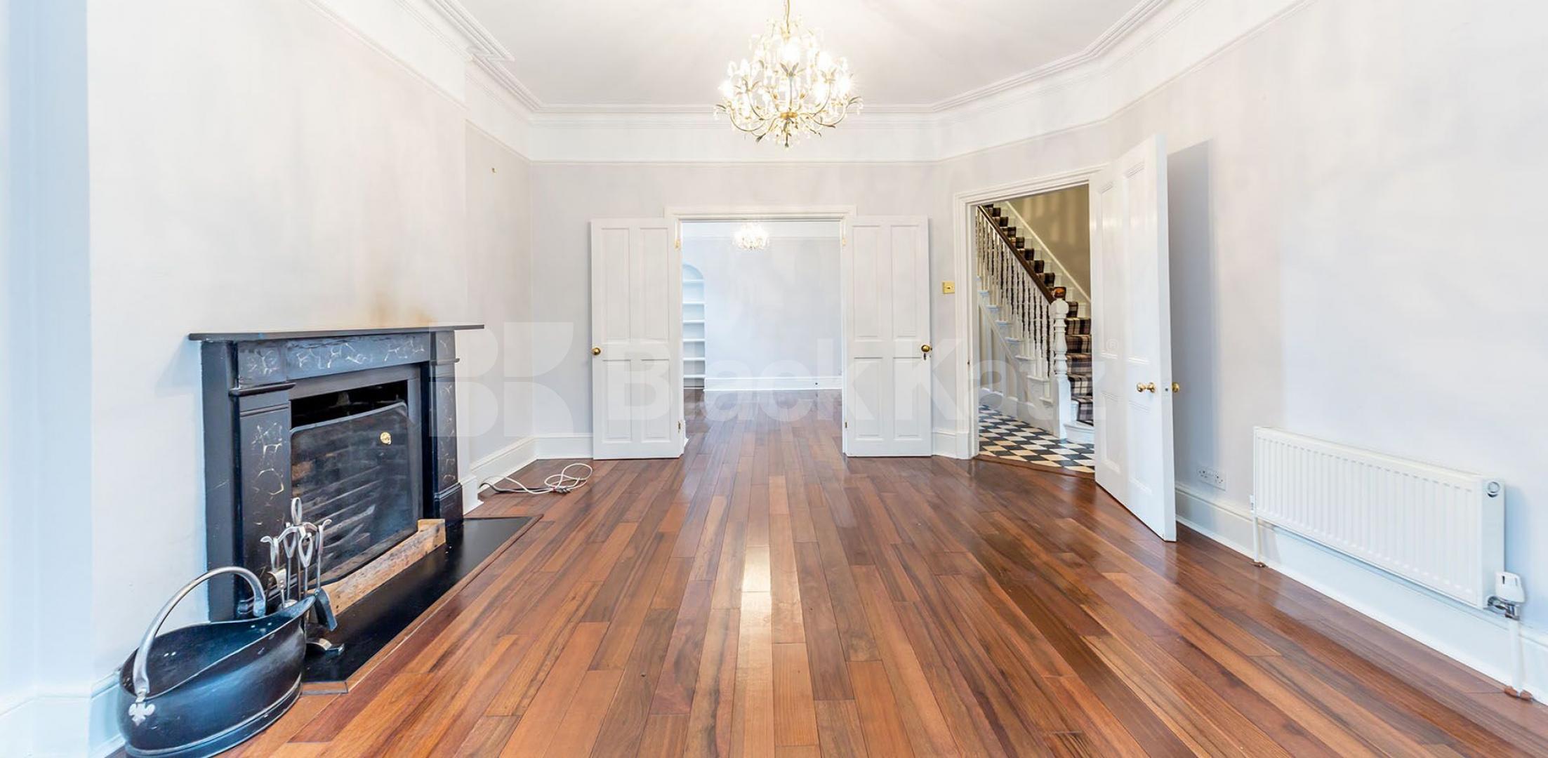 			WHOLE HOUSE WITH A GARDEN, 4 Bedroom, 1 bath, 1 reception House			 Chase Side, Enfield