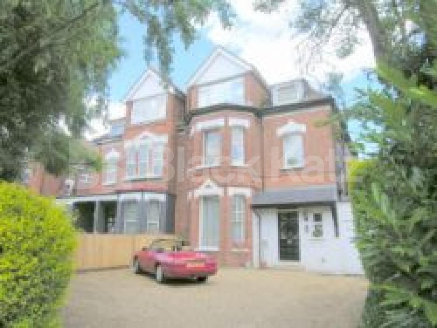 			2 Bedroom, 1 bath, 1 reception Flat			 Great North Road, Highgate