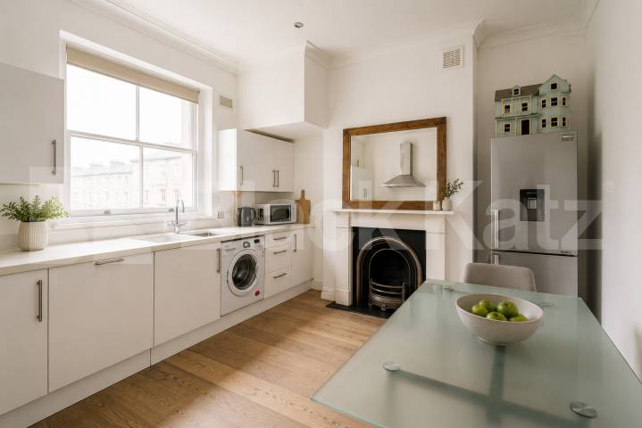 Large Three Bedroom Maisonette with Garden Near Mile End Station Campbell Road, Bow