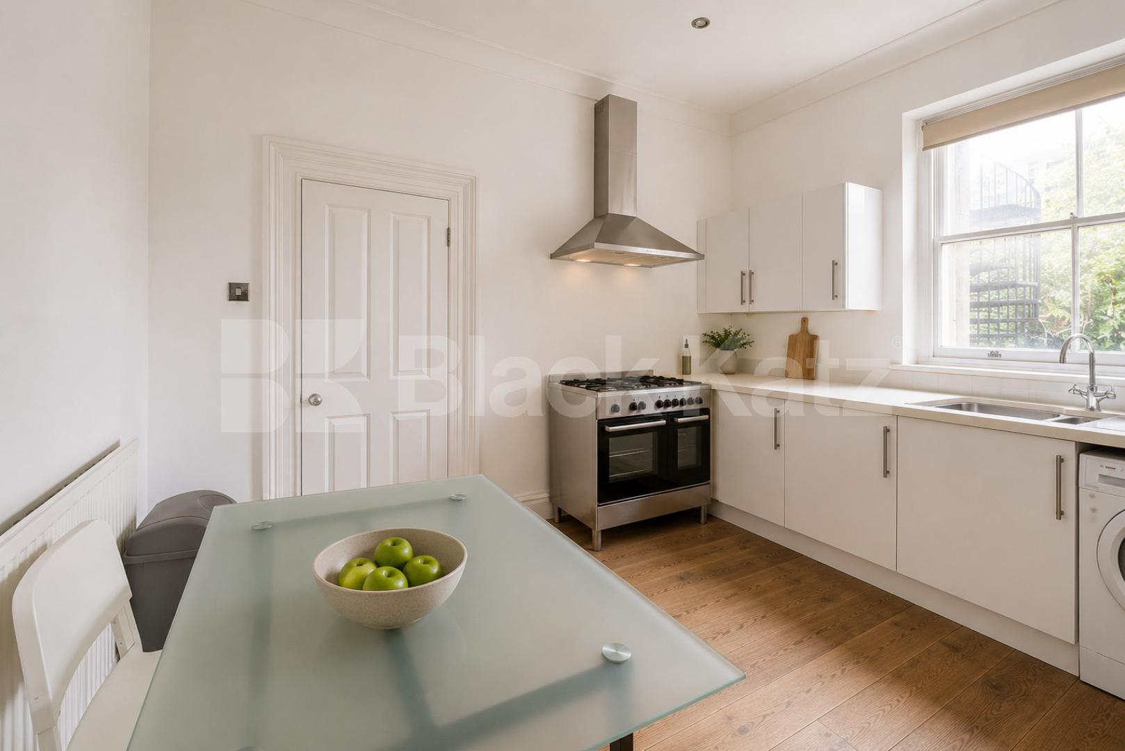 Large Three Bedroom Maisonette with Garden Near Mile End Station Campbell Road, Bow