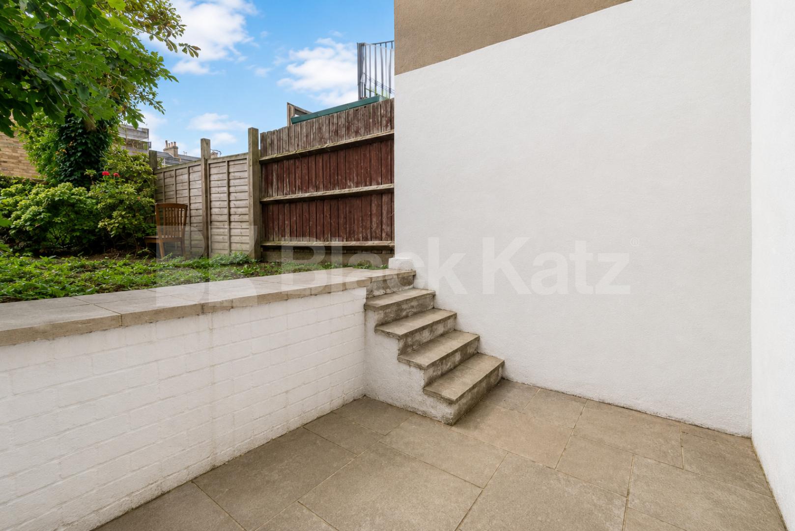 Large Three Bedroom Maisonette with Garden Near Mile End Station Campbell Road, Bow