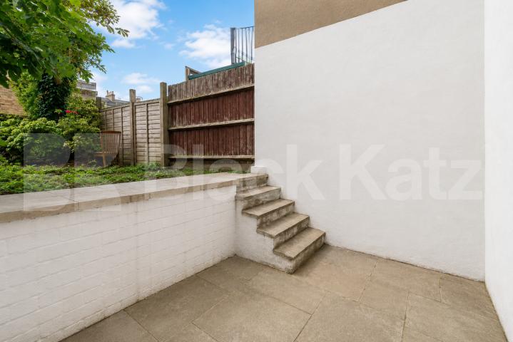 Large Three Bedroom Maisonette with Garden Near Mile End Station Campbell Road, Bow