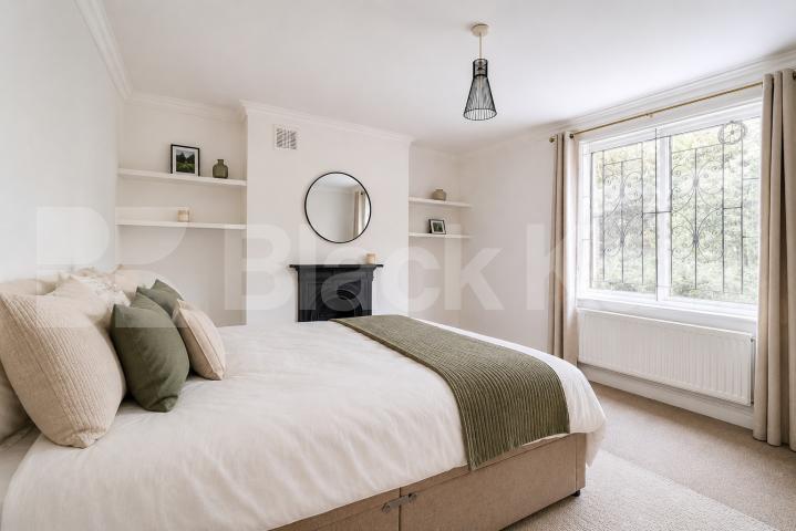 Large Three Bedroom Maisonette with Garden Near Mile End Station Campbell Road, Bow