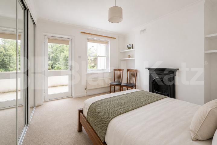 Large Three Bedroom Maisonette with Garden Near Mile End Station Campbell Road, Bow