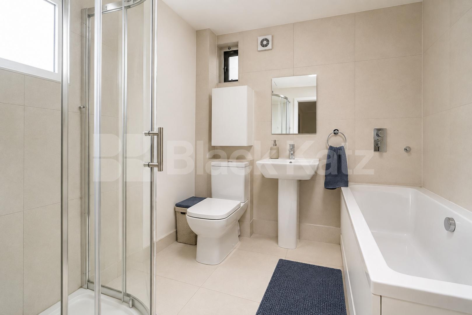 Large Three Bedroom Maisonette with Garden Near Mile End Station Campbell Road, Bow