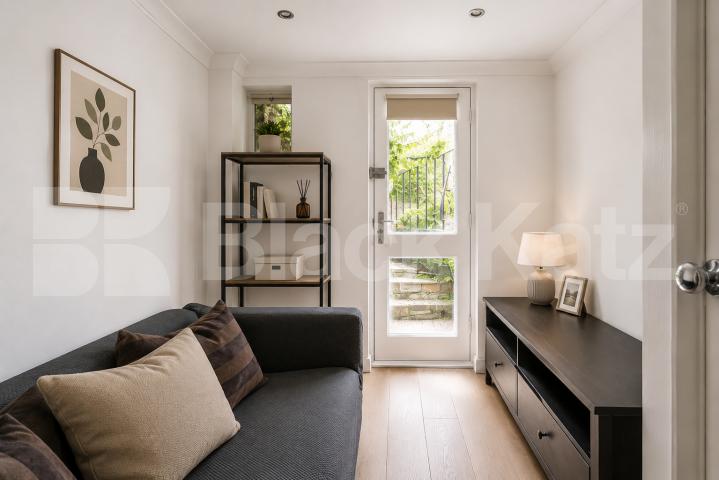 Large Three Bedroom Maisonette with Garden Near Mile End Station Campbell Road, Bow