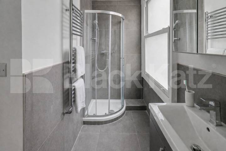 Spacious studio within walking distance to Camden Camden Road , Camden Borders 