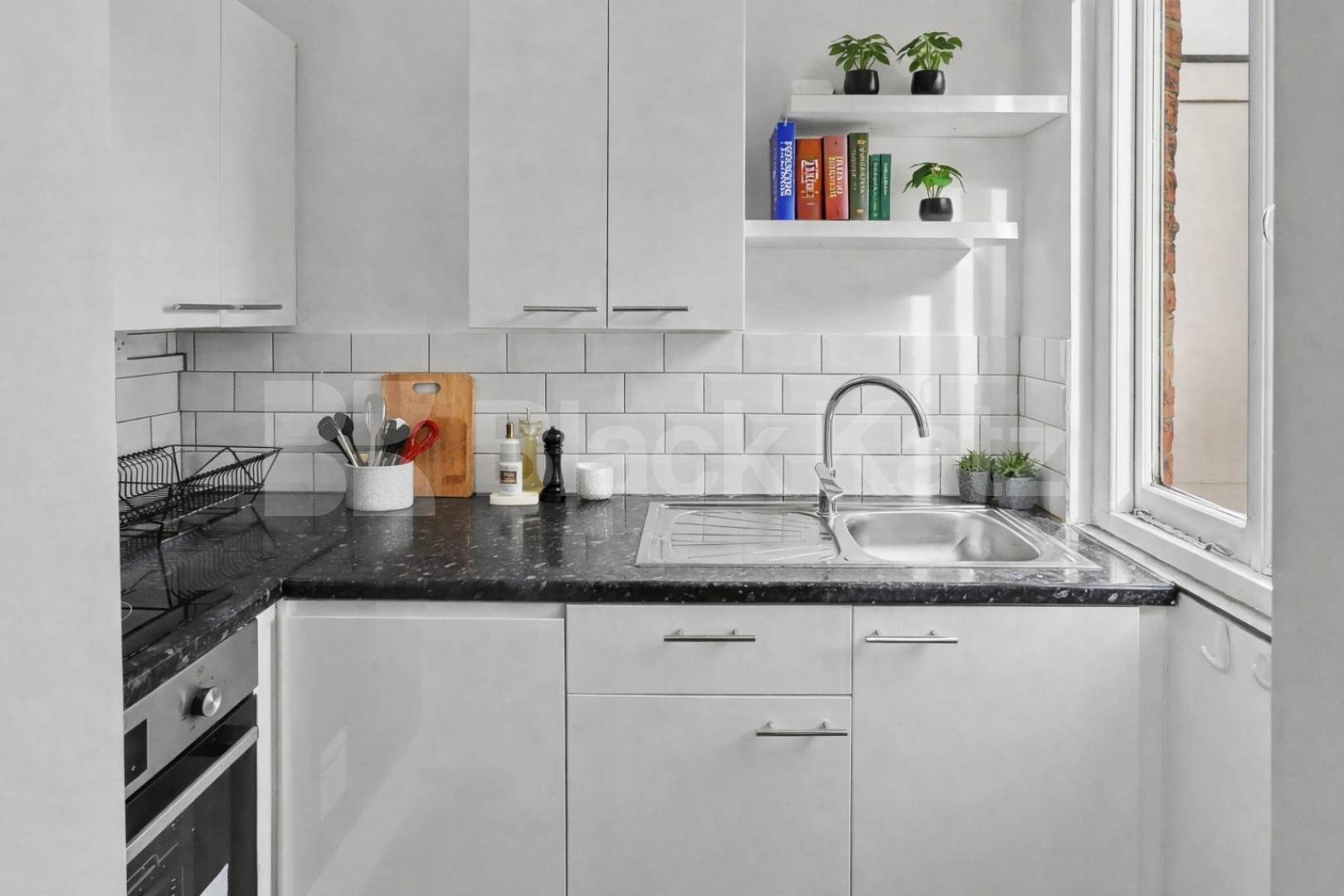 Spacious studio within walking distance to Camden Camden Road , Camden Borders 