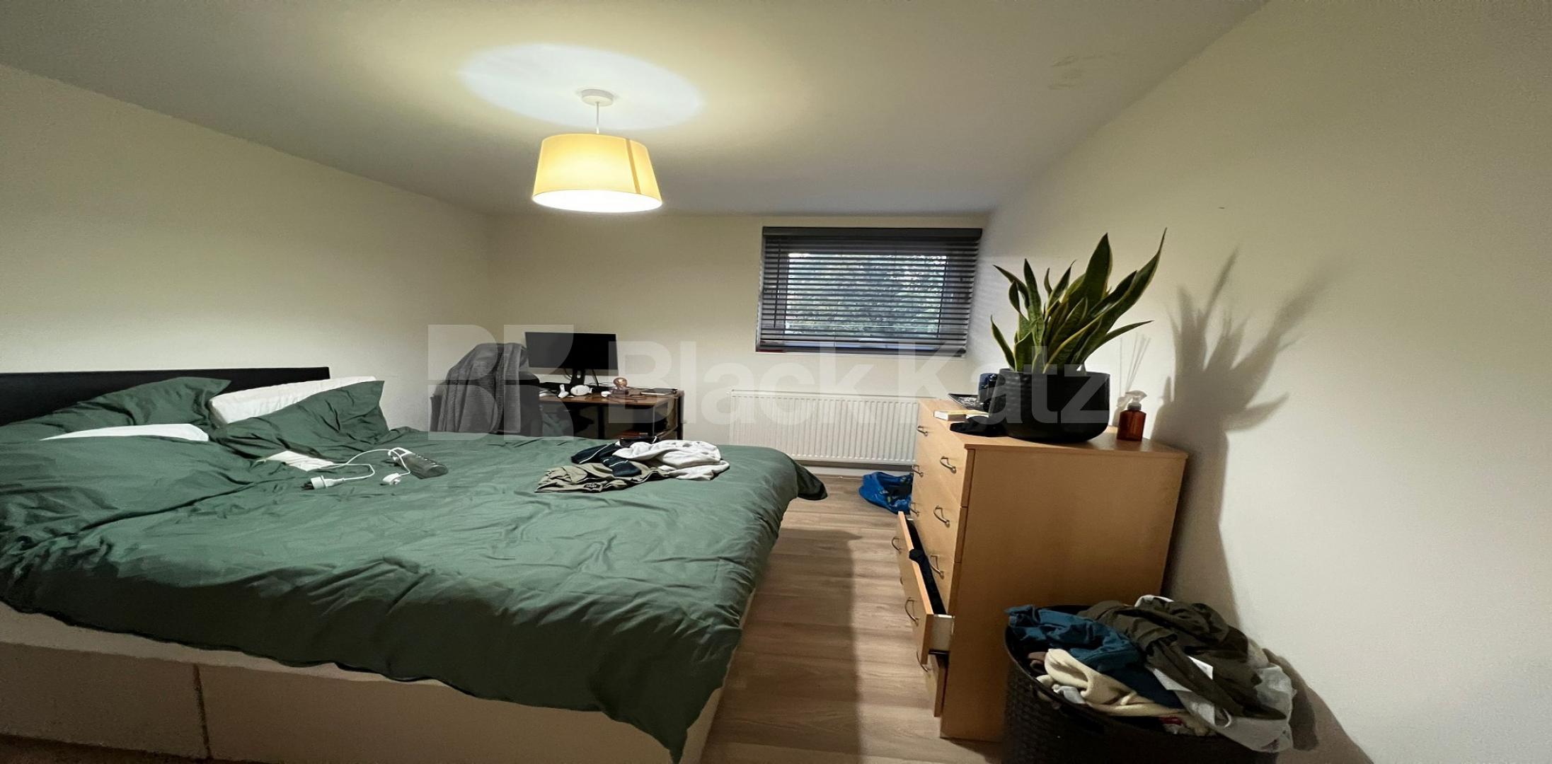 stylish and contemporary three bed flat with garden Coxson way , Tower Bridge