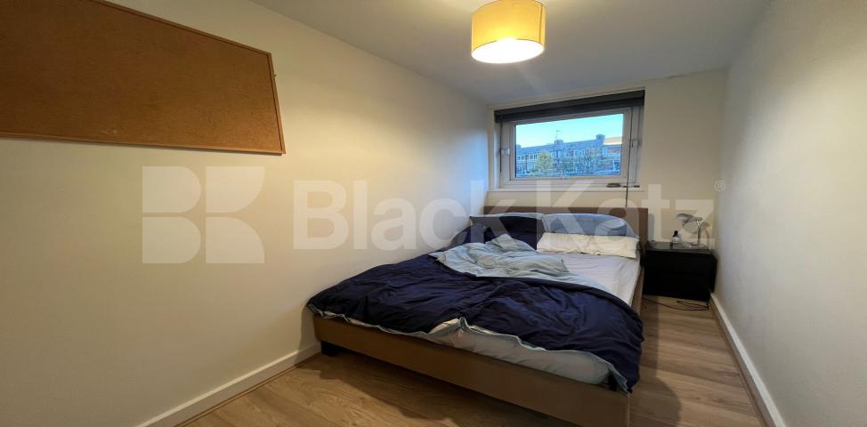 stylish and contemporary three bed flat with garden Coxson way , Tower Bridge