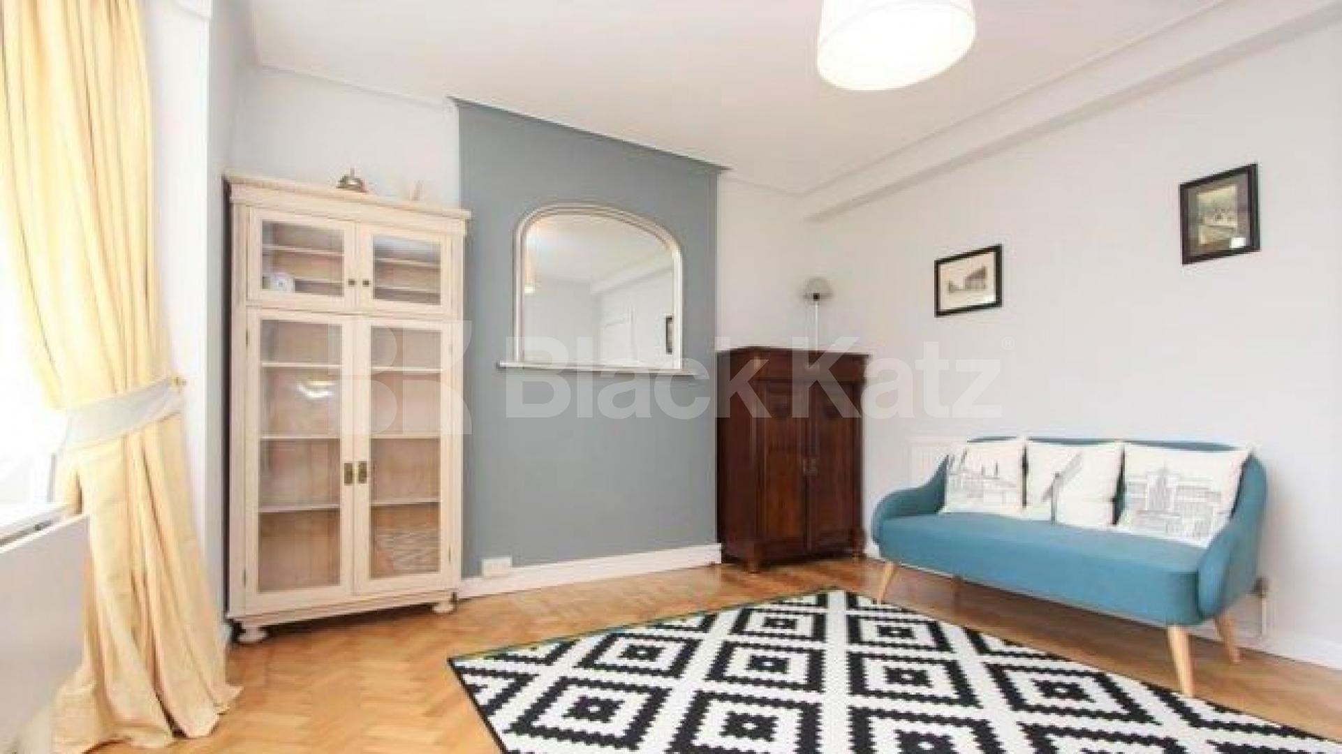 Thoughtfully appointed 2 Bedroom, Furnished Flat in Barrington Court