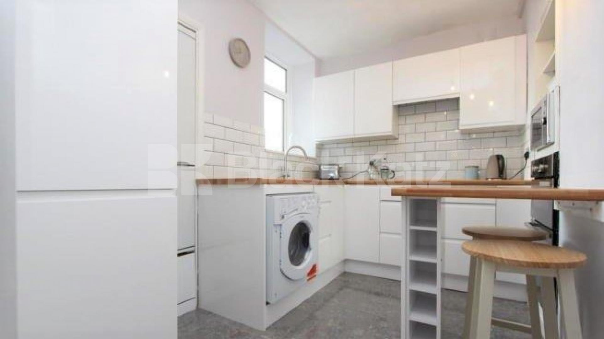 Thoughtfully appointed 2 Bedroom, Furnished Flat in Barrington Court