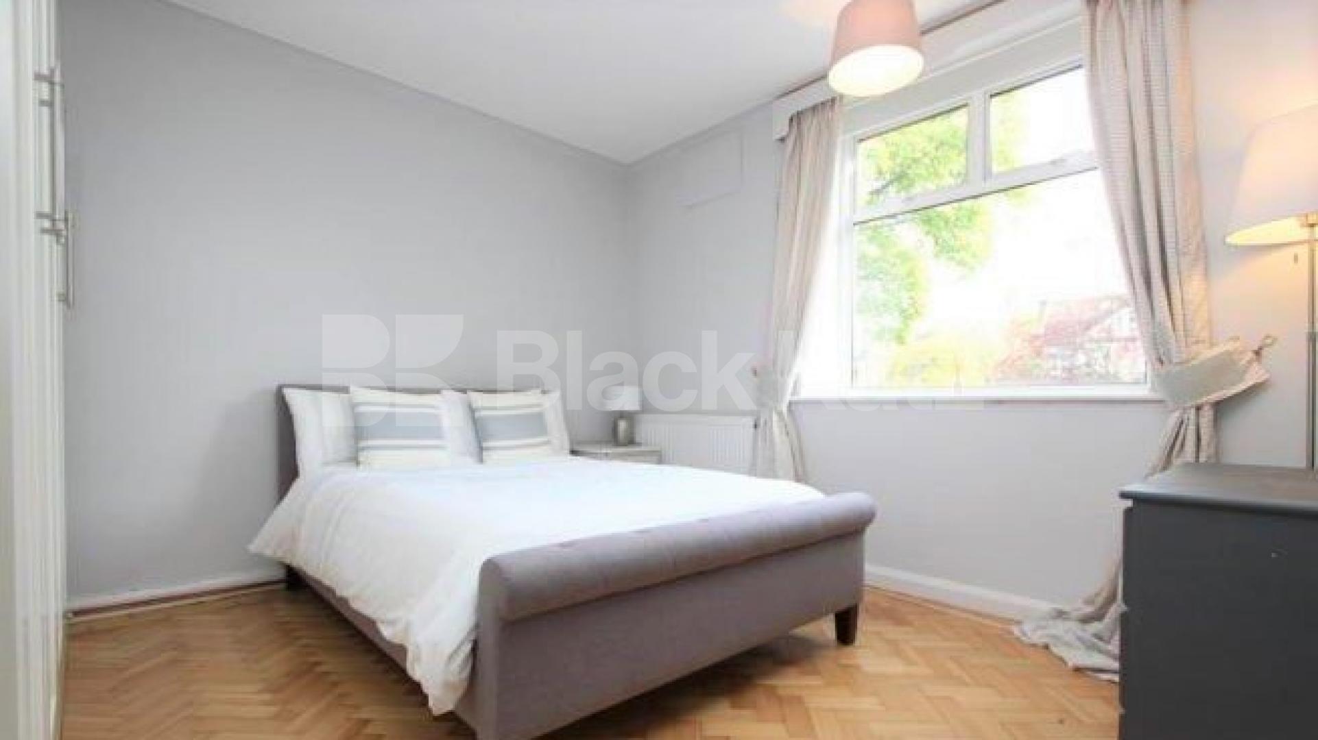 Thoughtfully appointed 2 Bedroom, Furnished Flat in Barrington Court