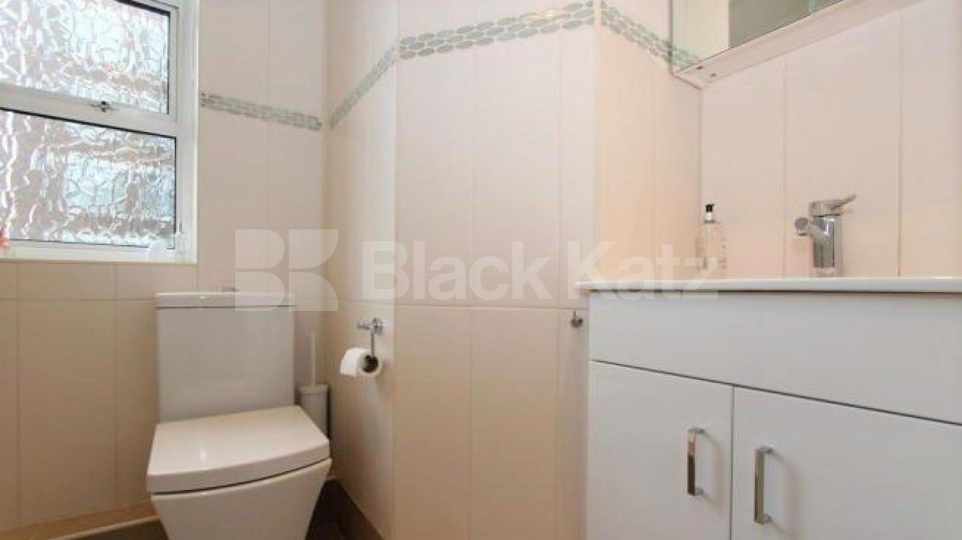 Thoughtfully appointed 2 Bedroom, Furnished Flat in Barrington Court