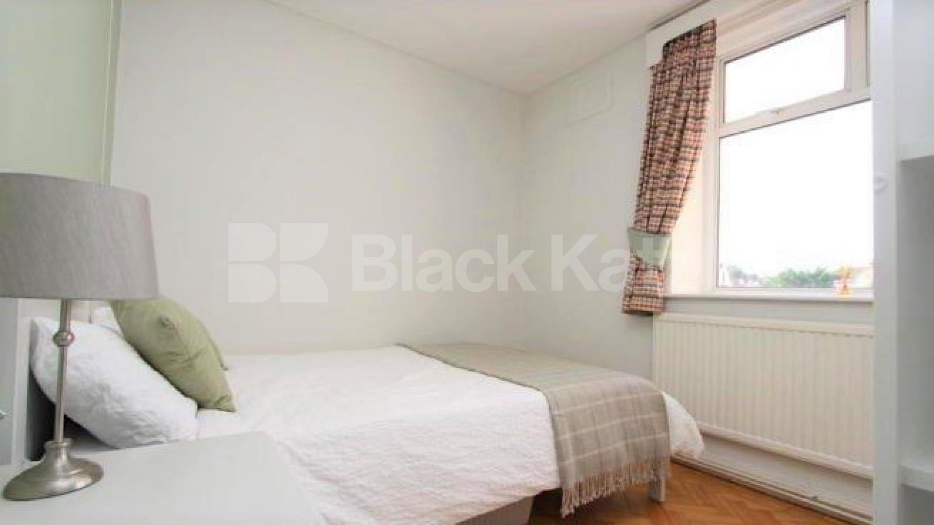 Thoughtfully appointed 2 Bedroom, Furnished Flat in Barrington Court