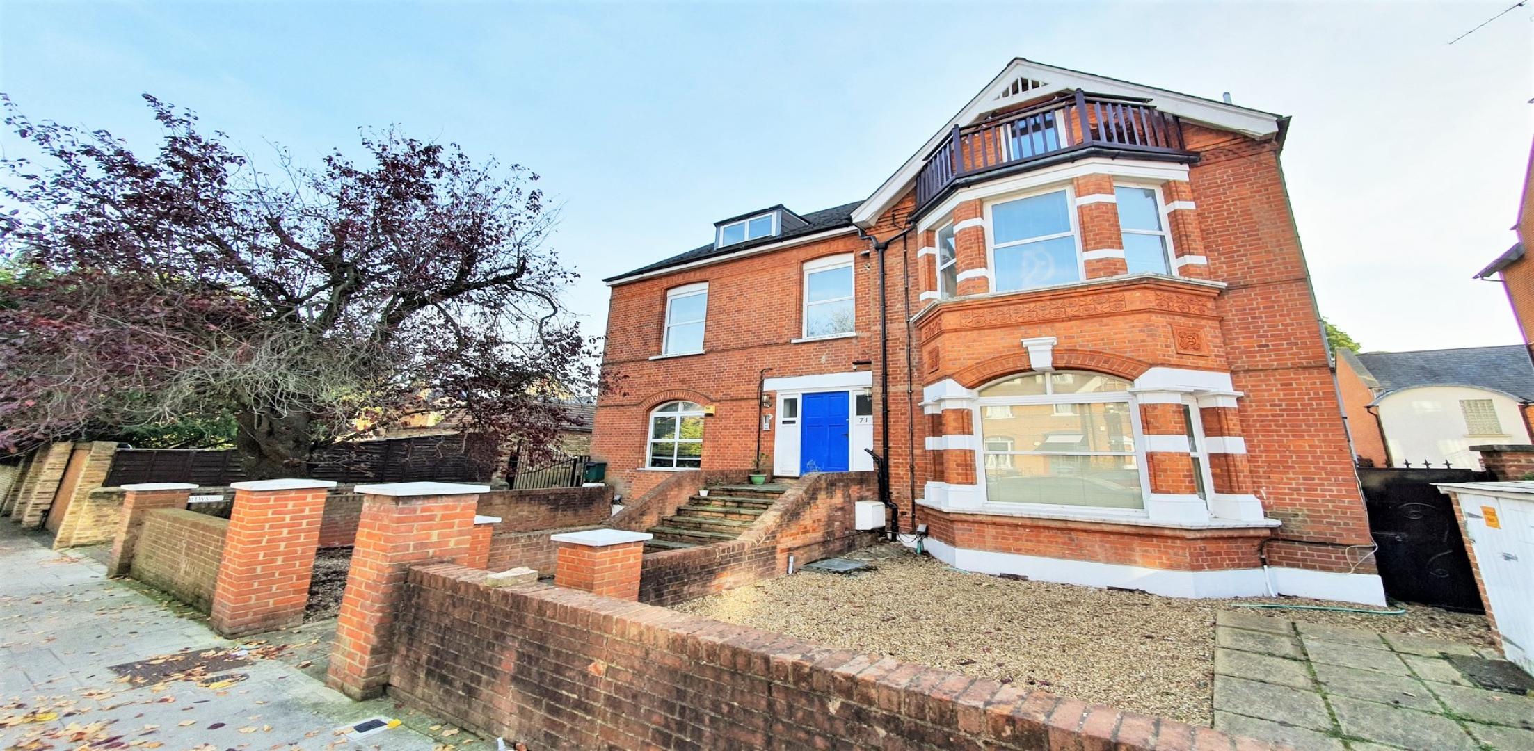 			ALL BILLS INCLUDED, Studio Apartment, 1 bath, 1 reception Ground Floor Flat			 Compayne Gardens, WEST HAMPSTEAD