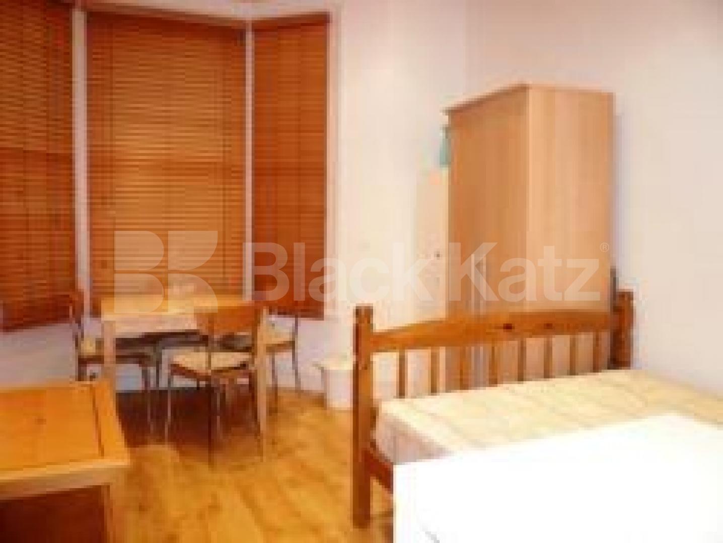 			VIEWINGS ARE HIGHLY RECOMMENDED!, Studio Apartment, 1 bath, 1 reception Flat			 Constantine Road, BELSIZE PARK