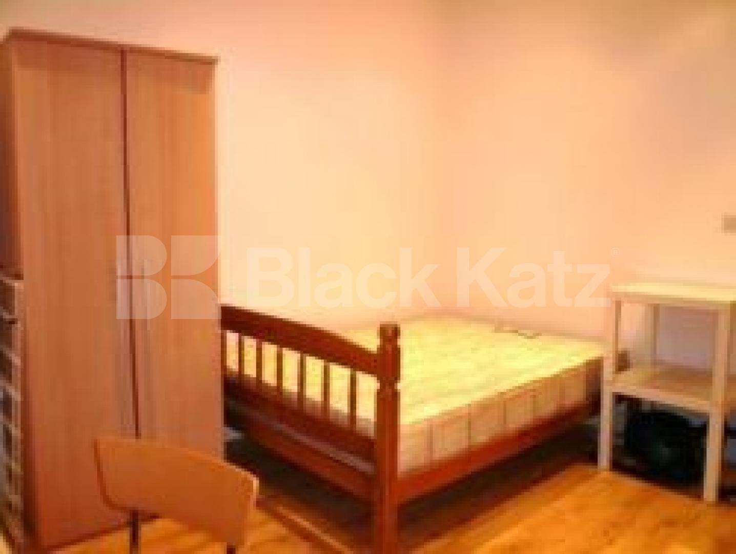 			VIEWINGS ARE HIGHLY RECOMMENDED!, Studio Apartment, 1 bath, 1 reception Flat			 Constantine Road, BELSIZE PARK