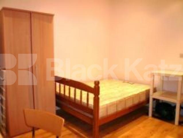 			VIEWINGS ARE HIGHLY RECOMMENDED!, Studio Apartment, 1 bath, 1 reception Flat			 Constantine Road, BELSIZE PARK