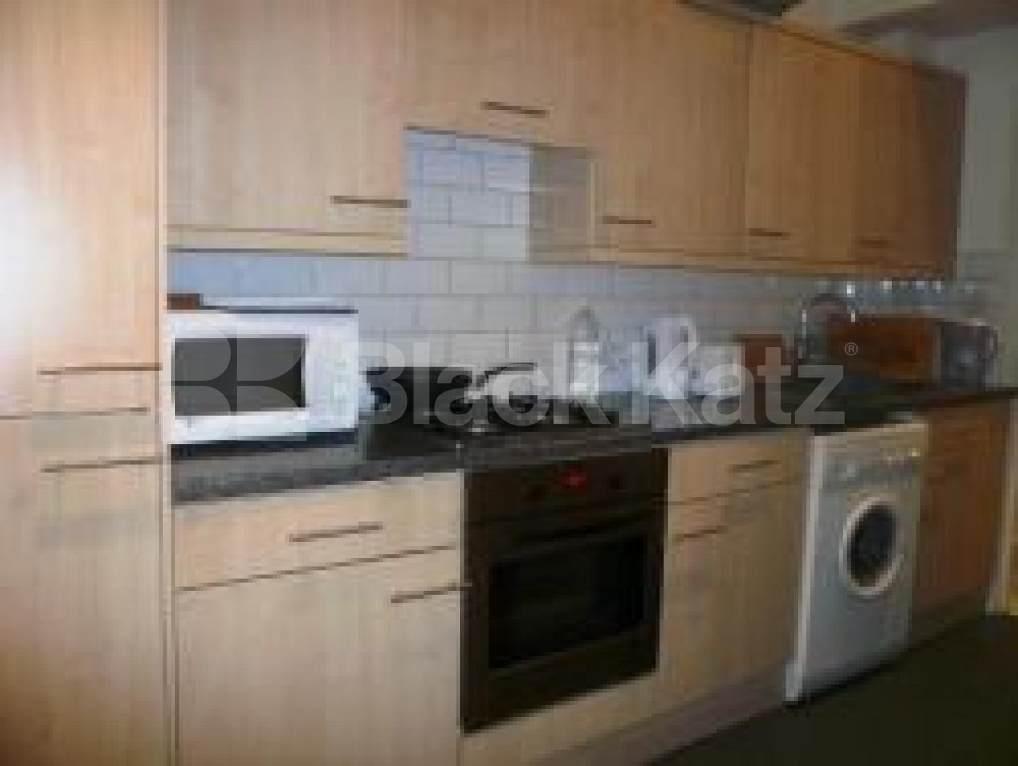 			VIEWINGS ARE HIGHLY RECOMMENDED!, Studio Apartment, 1 bath, 1 reception Flat			 Constantine Road, BELSIZE PARK