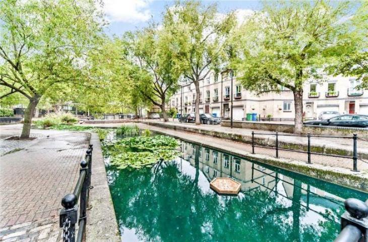 			3 Bedroom, 1 bath, 1 reception Mews House			 Cookham Cresent, Surrey Quays/Canada Water