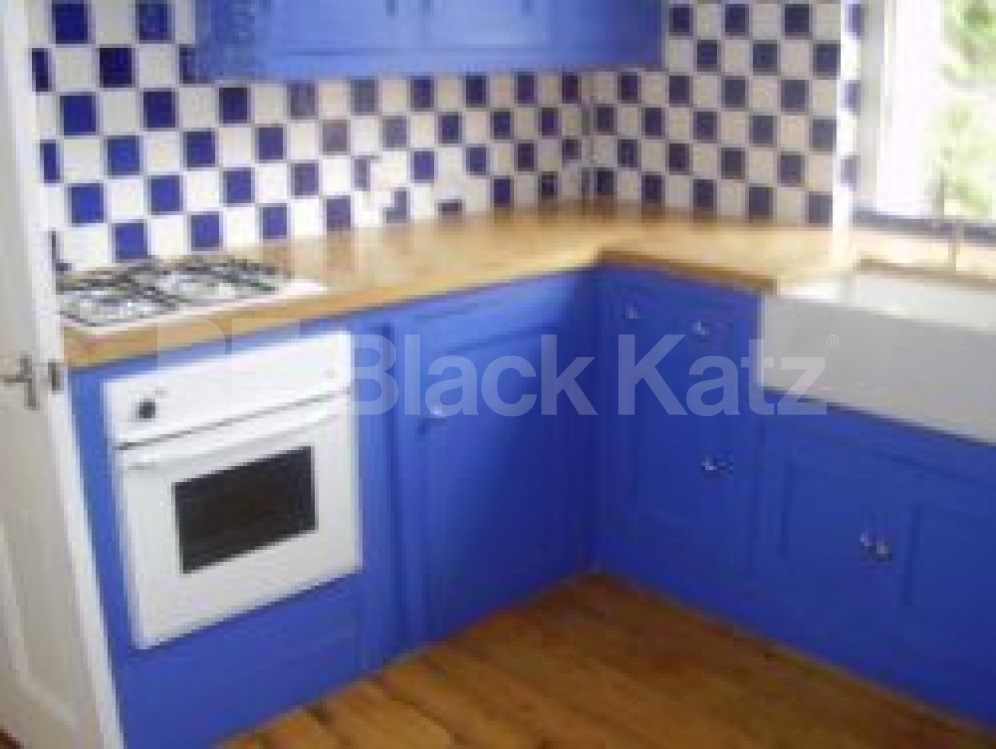 			3 Bedroom, 1 bath, 1 reception Flat			 Copenhagen Street, ANGEL N1