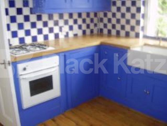 			3 Bedroom, 1 bath, 1 reception Flat			 Copenhagen Street, ANGEL N1