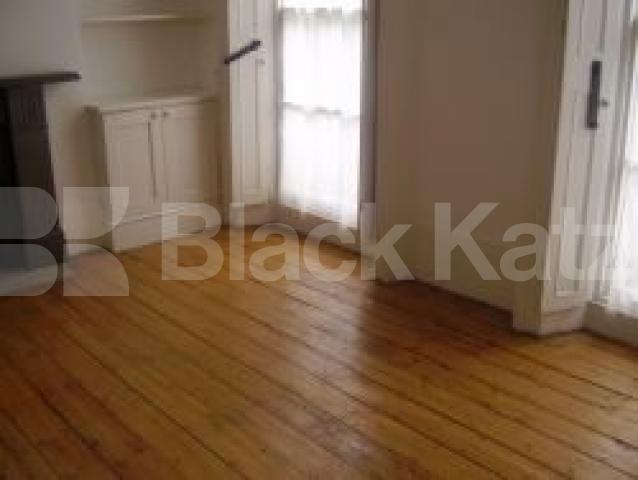 			3 Bedroom, 1 bath, 1 reception Flat			 Copenhagen Street, ANGEL N1
