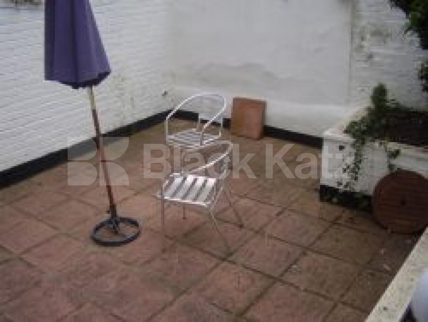 			3 Bedroom, 1 bath, 1 reception Flat			 Copenhagen Street, ANGEL N1