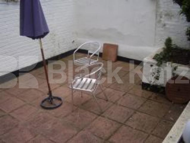 			3 Bedroom, 1 bath, 1 reception Flat			 Copenhagen Street, ANGEL N1