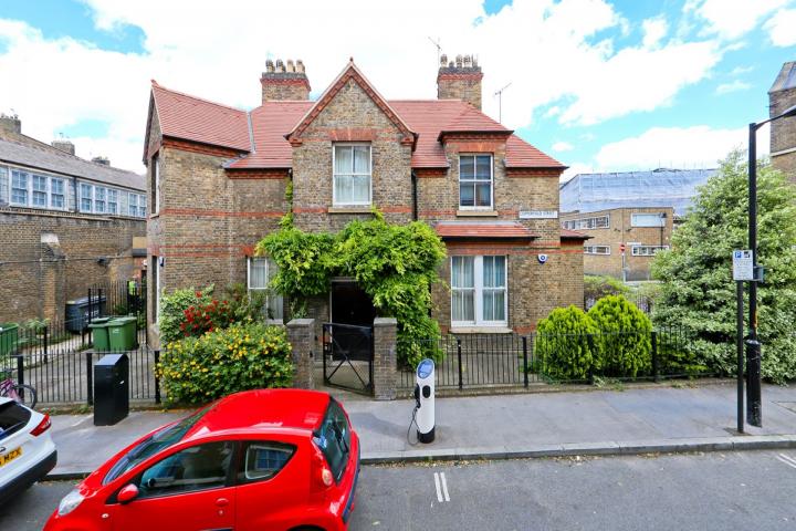 Rarely available duplex apartment with patio area in former converted vicarage   Copperfield St, Borough