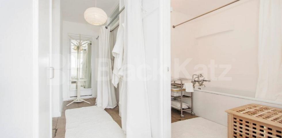 			UNDER OFFER , 1 Bedroom, 1 bath, 1 reception Apartment			 Deverell street, Borough