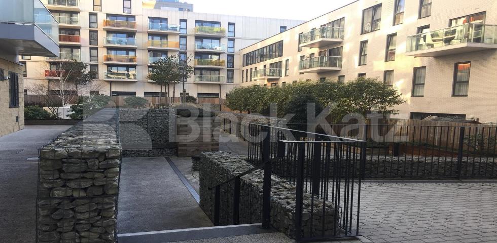 			UNDER OFFER  (Includes Water Rates). , 1 Bedroom, 1 bath, 1 reception Apartment			 Denning Point. Commercial Street., Aldgate 