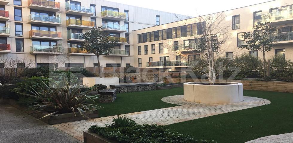 			UNDER OFFER  (Includes Water Rates). , 1 Bedroom, 1 bath, 1 reception Apartment			 Denning Point. Commercial Street., Aldgate 