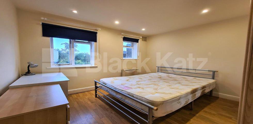 			NEW INSTRUCTION!, 3 Bedroom, 1 bath, 1 reception Mews House			 Criterion Mews, ARCHWAY 